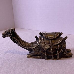 🐪 Vintage-Style Camel Trinket Box – Brass Tone with Rhinestone Accents